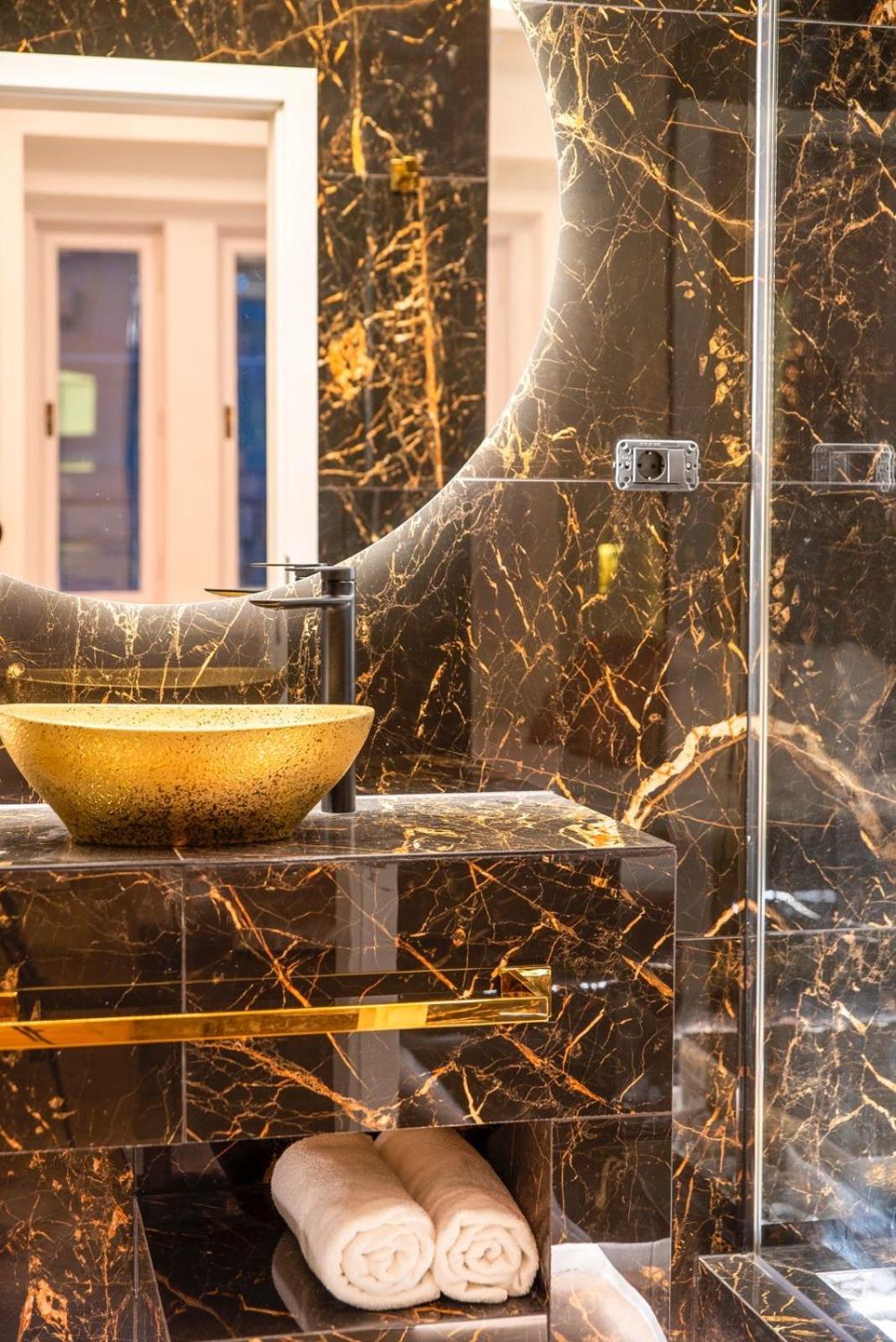 Vip Jacuzzi Luxury Budapeste Exterior foto