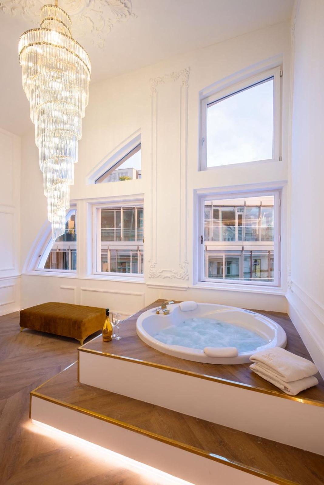 Vip Jacuzzi Luxury Budapeste Exterior foto